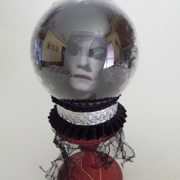 NEW DISNEY HAUNTED MANSION MADAME LEOTA CRYSTAL BALL PROP ODDITY - Picture 6 of 15